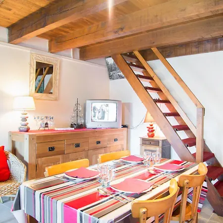 Les Laubies Hautes Hébergement de vacances Saint-Étienne-du-Valdonnez